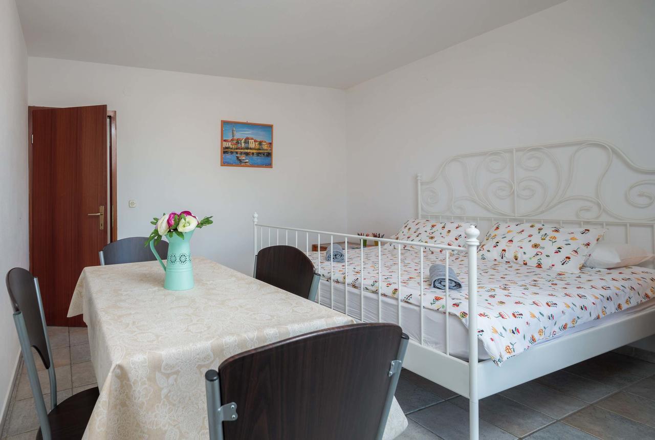 Apartment Loncar Seget Vranjica