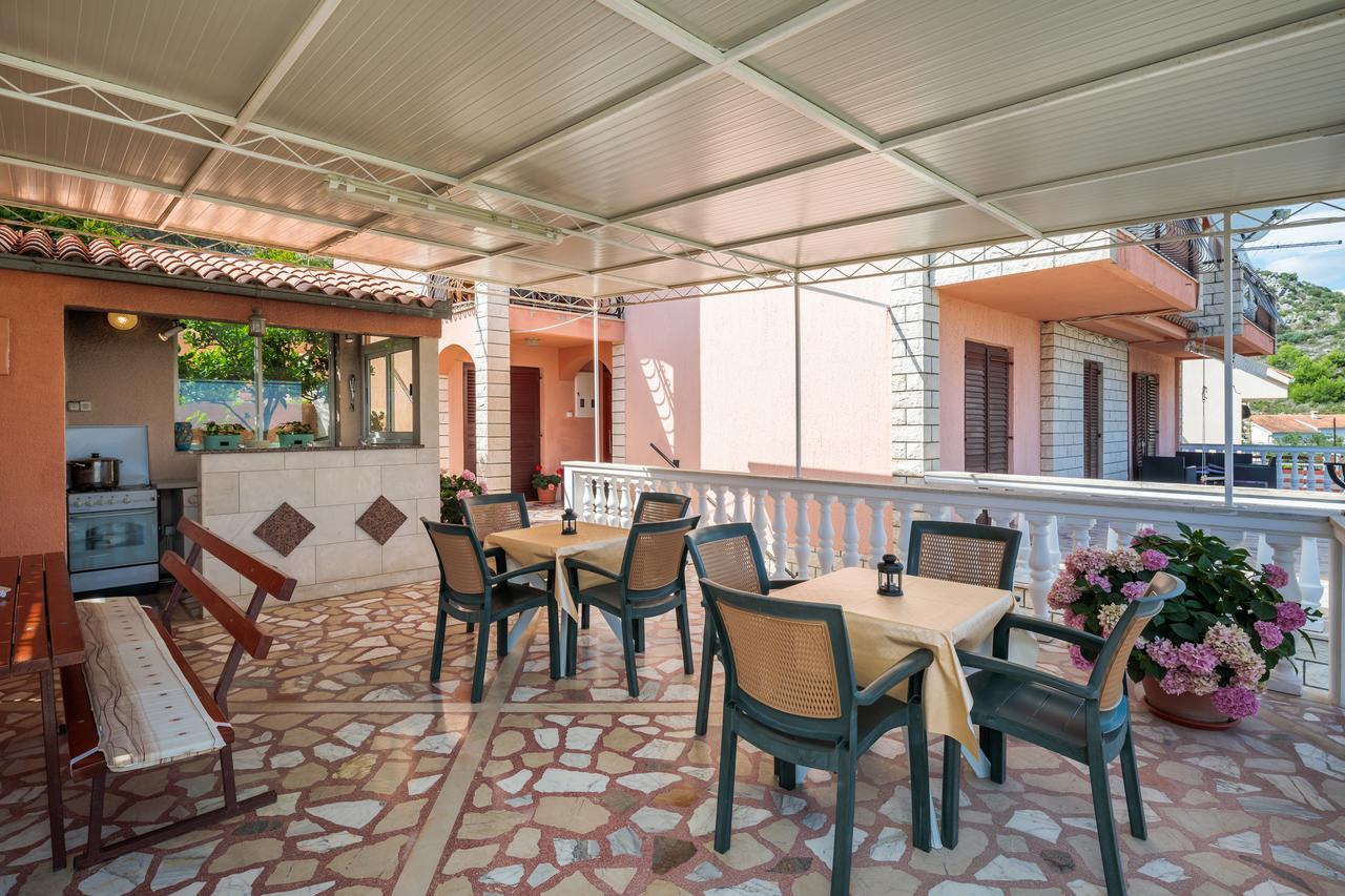 Apartment Loncar Seget Vranjica