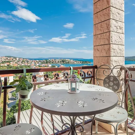 Apartments Loncar Seget Vranjica Exterior photo