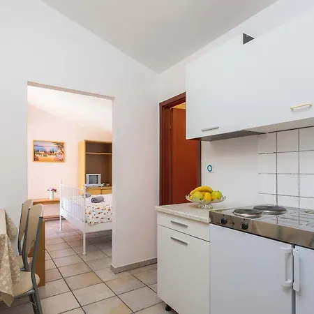 Apartments Loncar Seget Vranjica Exterior photo