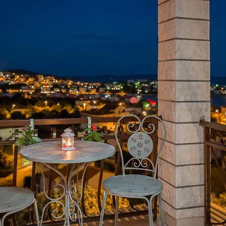 Apartments Loncar Seget Vranjica Exterior photo