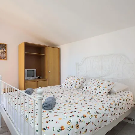 Apartments Loncar Seget Vranjica Exterior photo